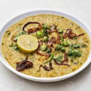 Chicken haleem 250g with garnish frayed onion, lemon, masala